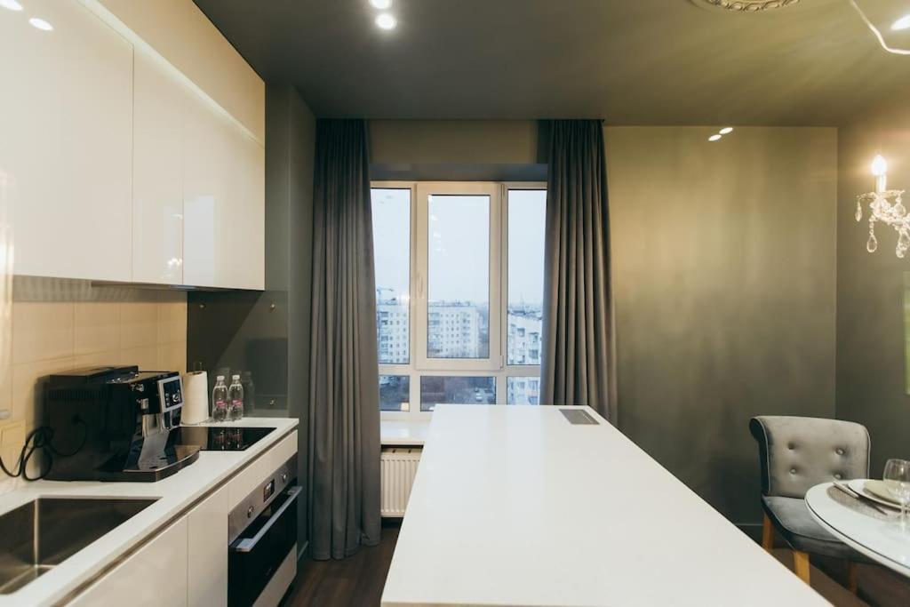 Atlant Luxury Apartments On Golovna Навпроти Тц Депот, Безконтактне Заселення TTchernivtsi Extérieur photo